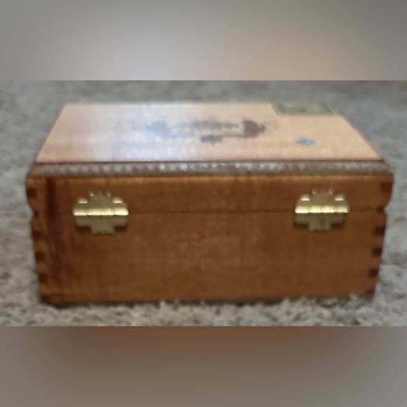 Vintage Arturo Fuente Wooden Empty Cigar Box - Picture 3 of 9